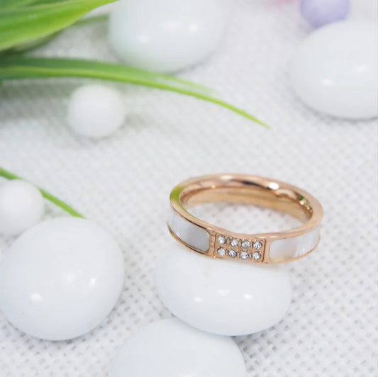 Stainless Steel Rosegold Plated White Shell Finger Ring